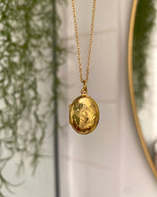 Charger l&#39;image dans la galerie, Collier locket oval vintage
