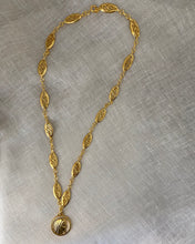 Charger l&#39;image dans la galerie, Collier Vierge Marie vintage
