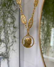 Charger l&#39;image dans la galerie, Collier Vierge Marie vintage
