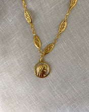 Charger l&#39;image dans la galerie, Collier Vierge Marie vintage
