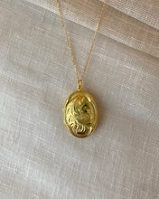 Charger l&#39;image dans la galerie, Collier locket oval vintage
