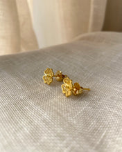 Load image into Gallery viewer, Boucles d’Oreilles Trefle dentelles vintage
