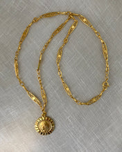 Charger l&#39;image dans la galerie, Collier Vierge vintage
