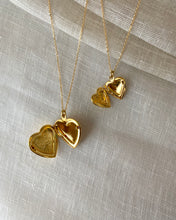 Load image into Gallery viewer, Collier locket coeur réédition
