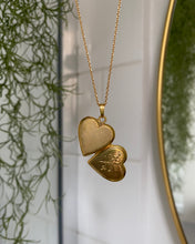 Charger l&#39;image dans la galerie, Collier coeur locket vintage
