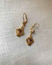 Charger l&#39;image dans la galerie, Boucles d’Oreilles Violette vintage
