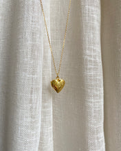 Load image into Gallery viewer, Collier locket coeur réédition
