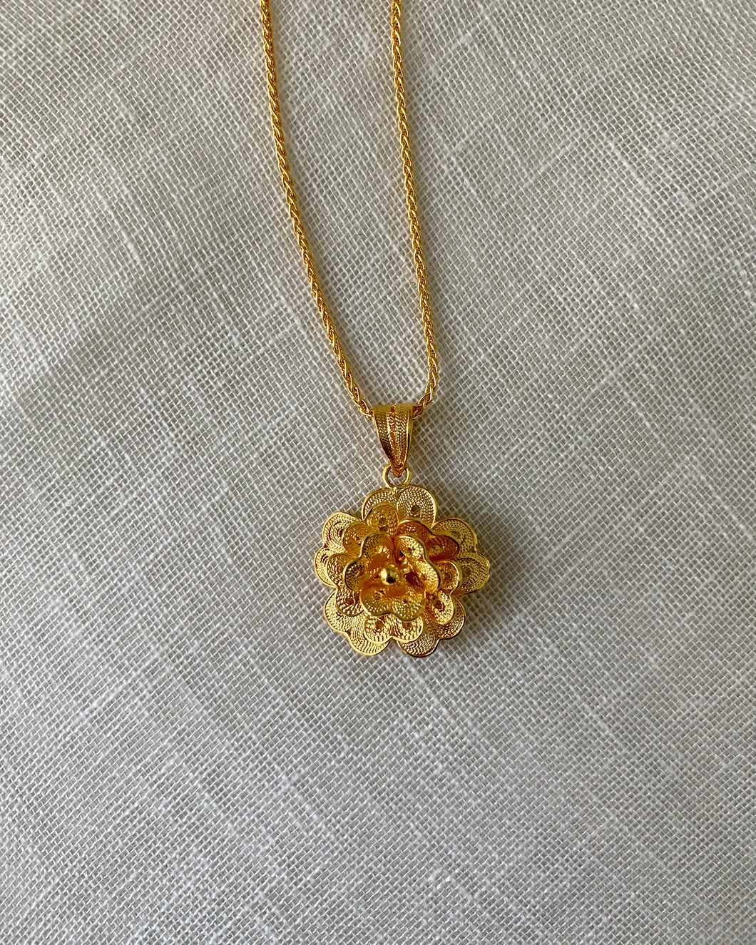 Vintage Magali flower necklace